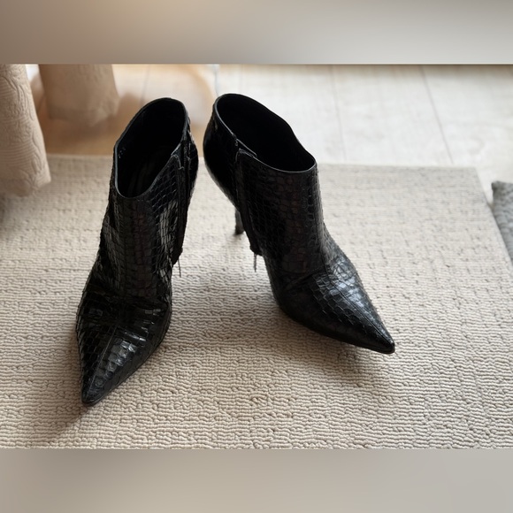 YSL Saint Laurent Black Crocodile Embossed Ankle Boots Side Zip Pointy Toe 37.5 - Picture 2 of 14